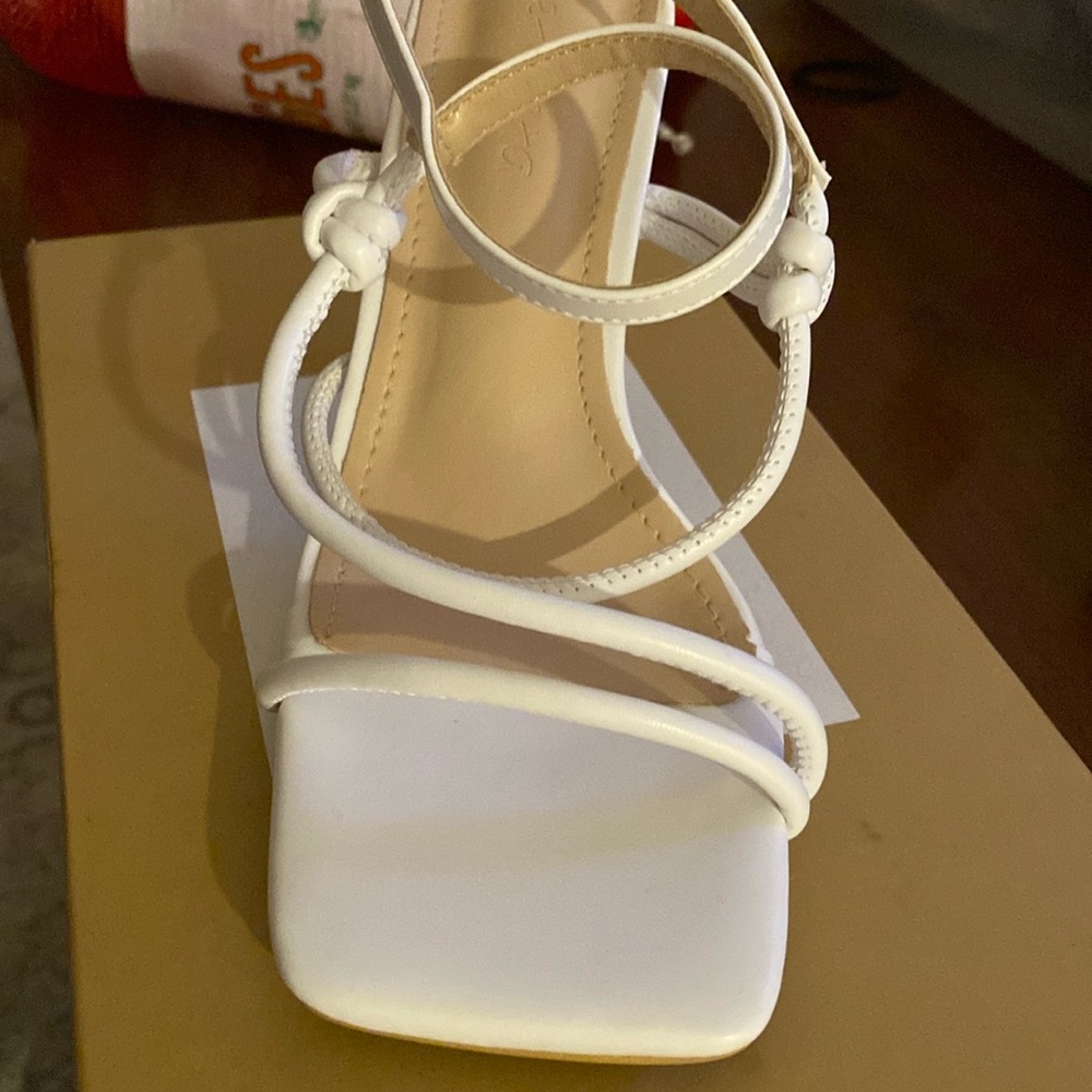NEW in the box Women’s White Sandals